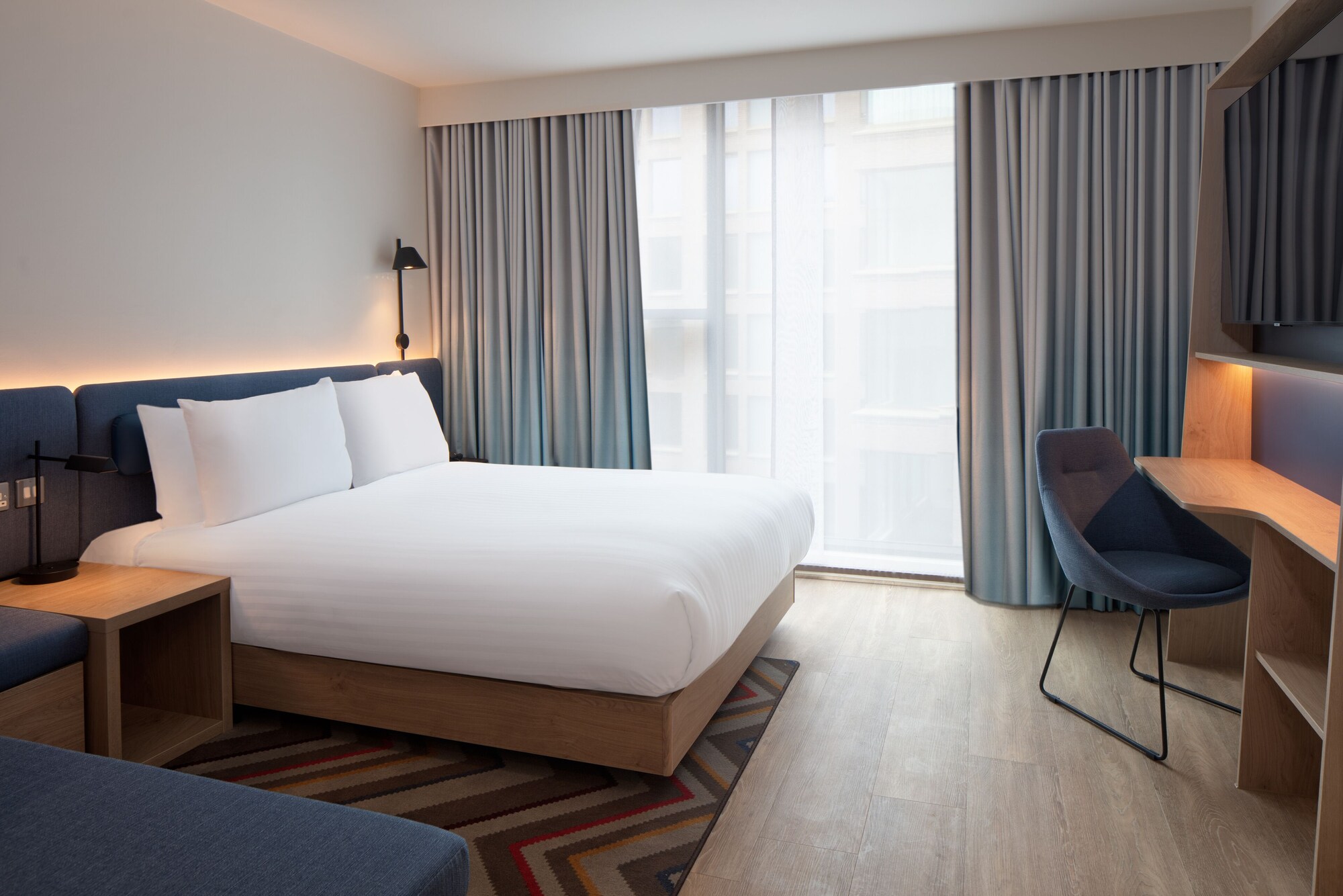 ROOM, QUEEN BED, SOFA