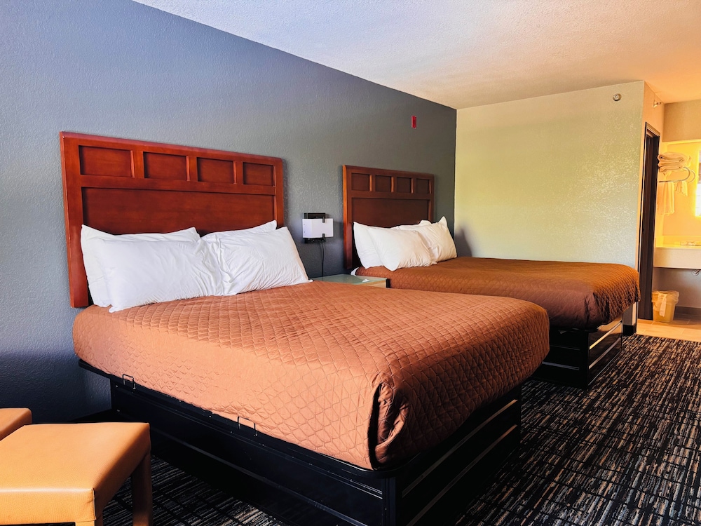 DELUXE, 2 QUEEN BEDS, ACCESSIBLE