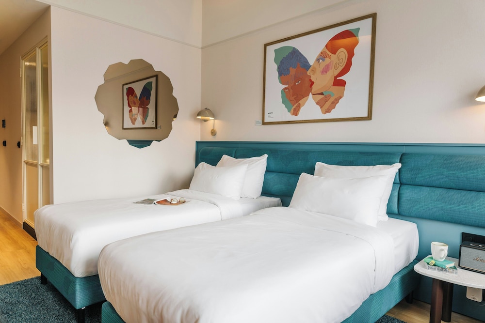 2 Bedrooms, Design, 1 Double and 2 Queen Beds