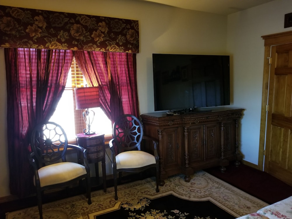 All Seasons Inn Eureka Springs 33/50