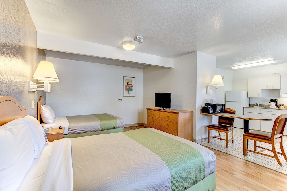 Studio 6 Extended Stay - Kissimmee, FL - Orlando 7/31