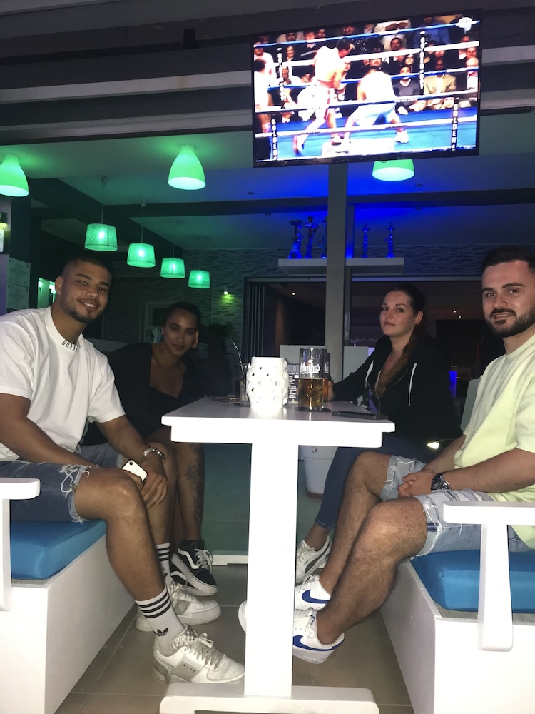 Cloud 9 Hotel Shisha & Cocktail Bar - Adults Only 18+ 36/51