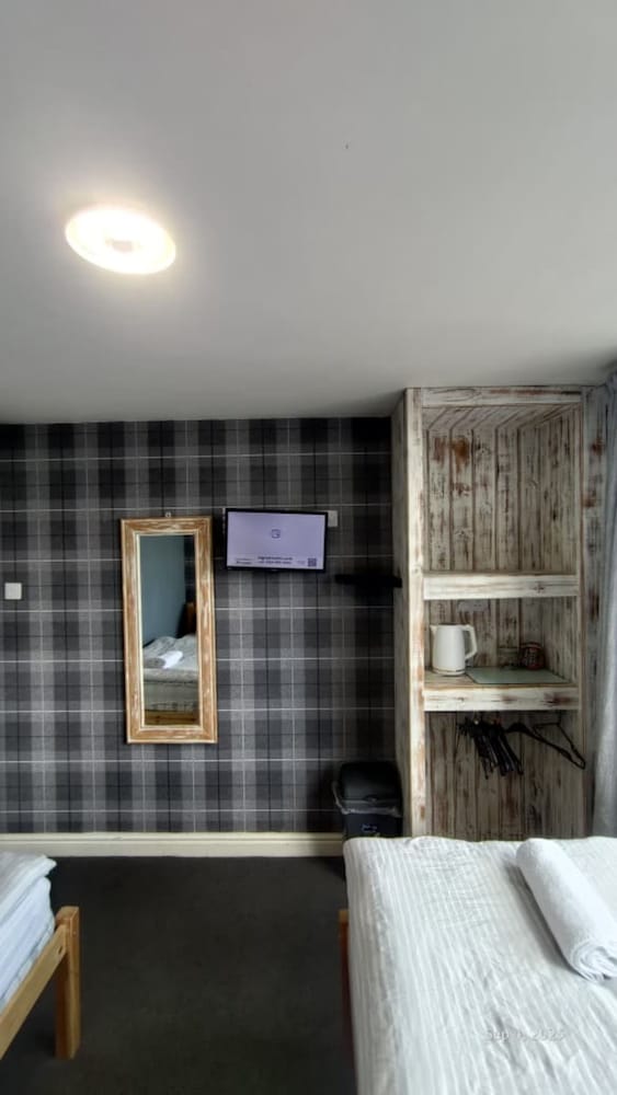 STANDARD, TWIN BEDS, SHARED BATHROOM