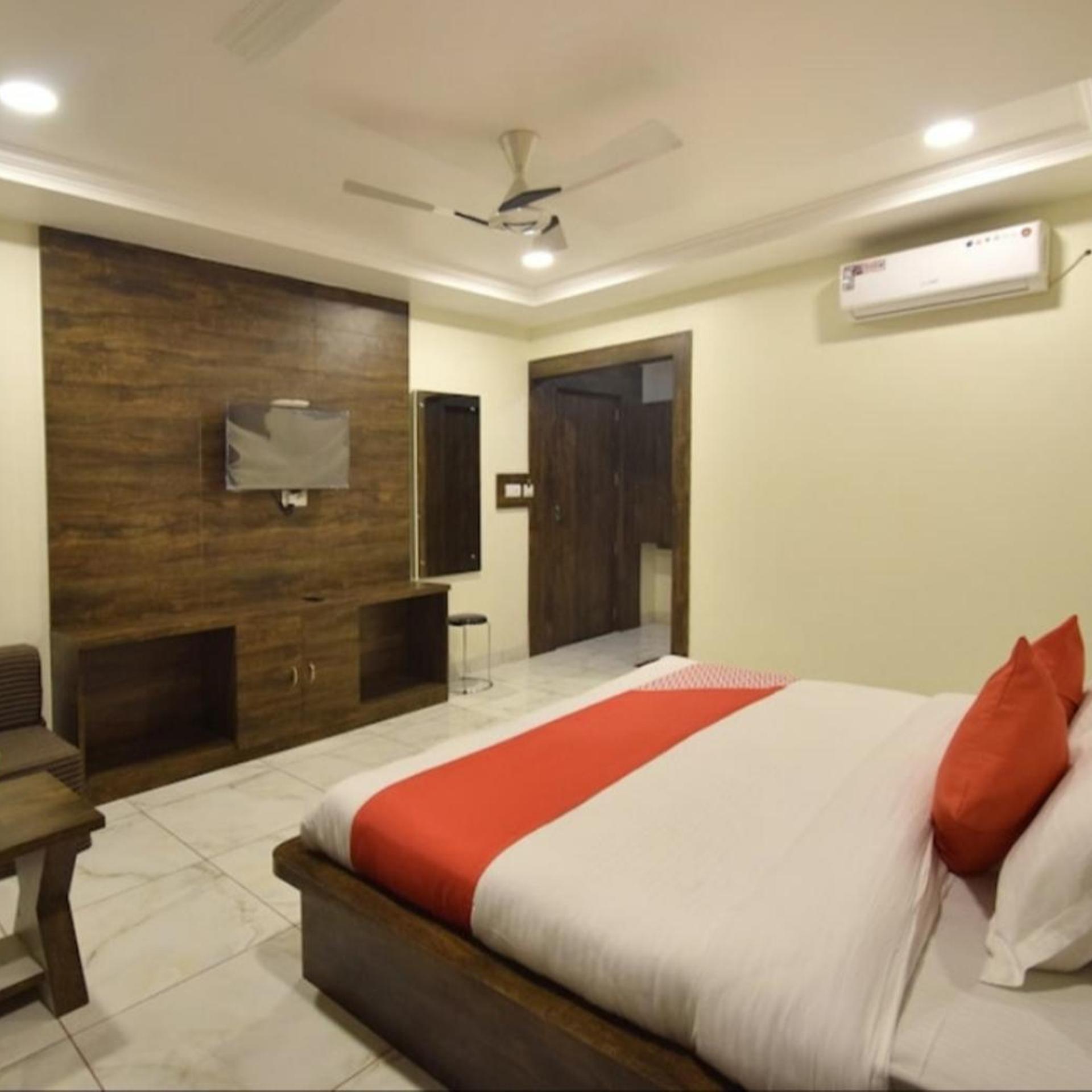 Oyo 4608 Hotel Galaxy 16/39