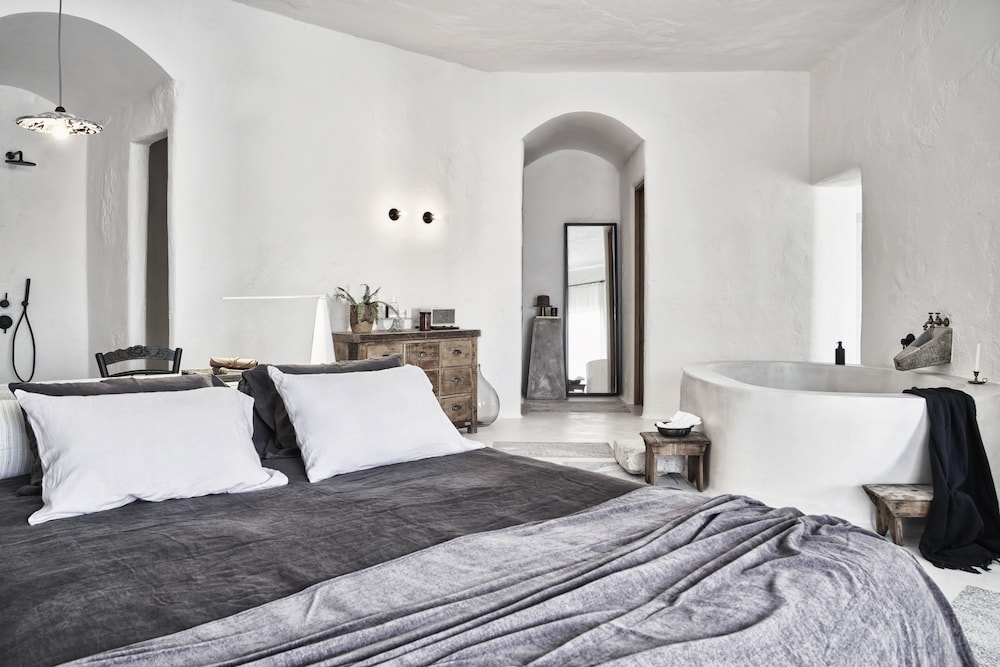 Cave, Suite, King Bed, Private Pool