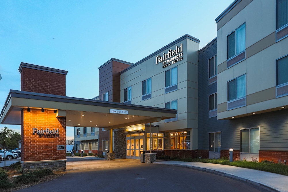Fairfield Inn & Suites by Marriott Marquette 3/37