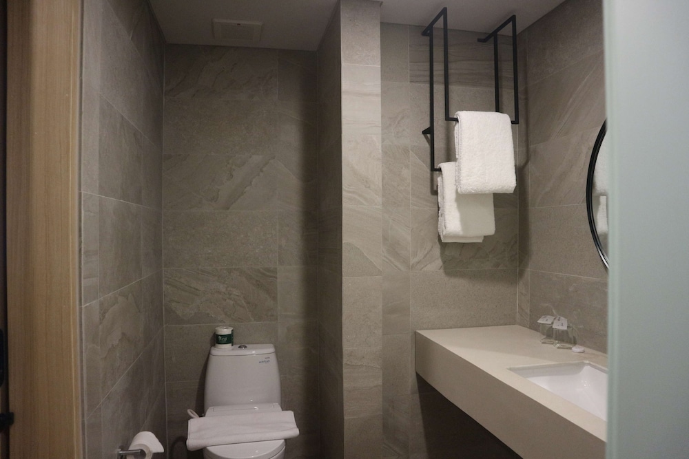 Golden Tulip Essential Belitung 57/59