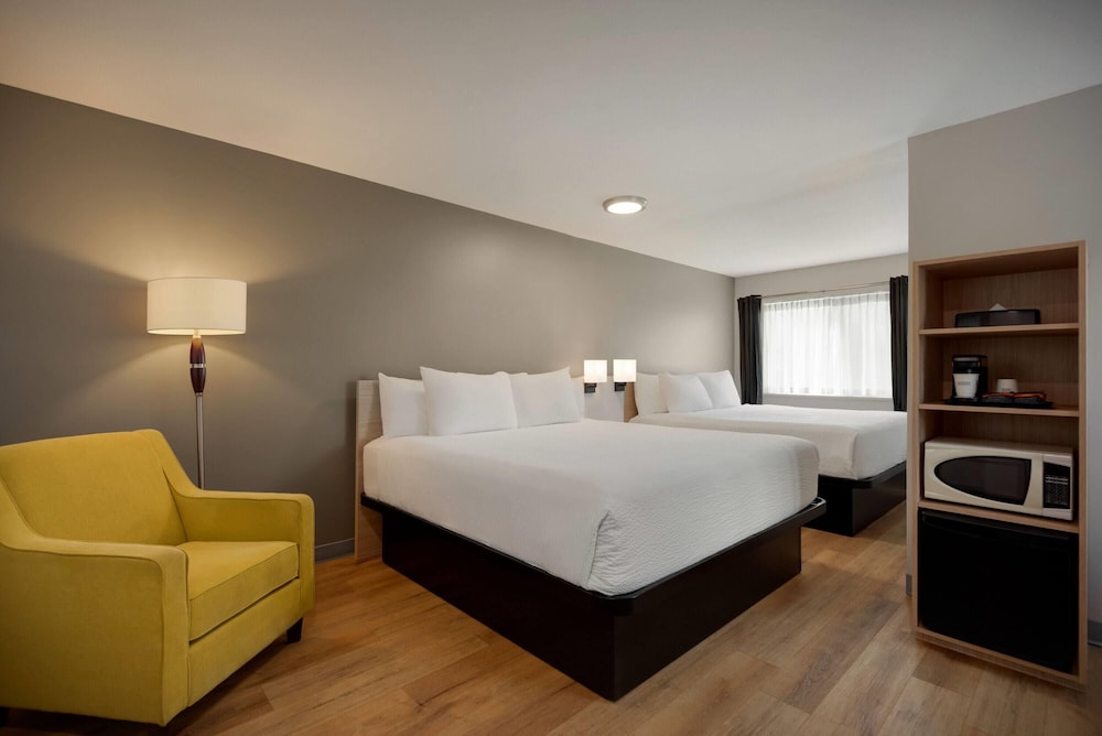 1 Bedroom, Suite, 2 King Beds, Courtyard View