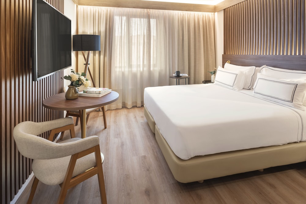 2 Bedrooms, Master, the Level, Suite, 2 King Beds