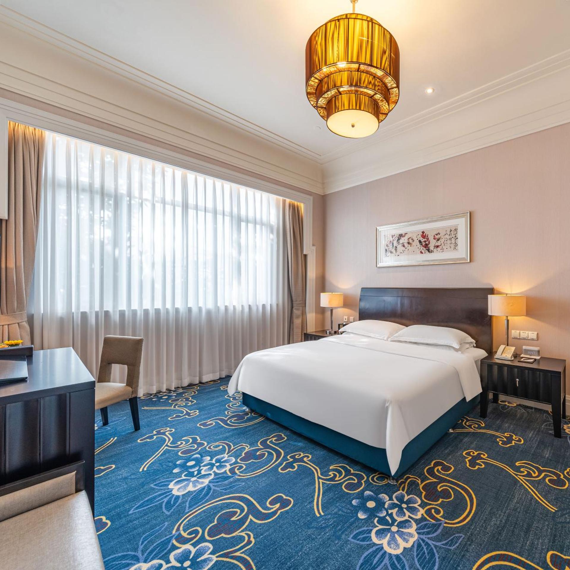 Superior, Queen Bed