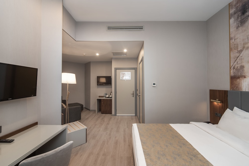 PREMIUM, MULTIPLE BEDS, BALCONY