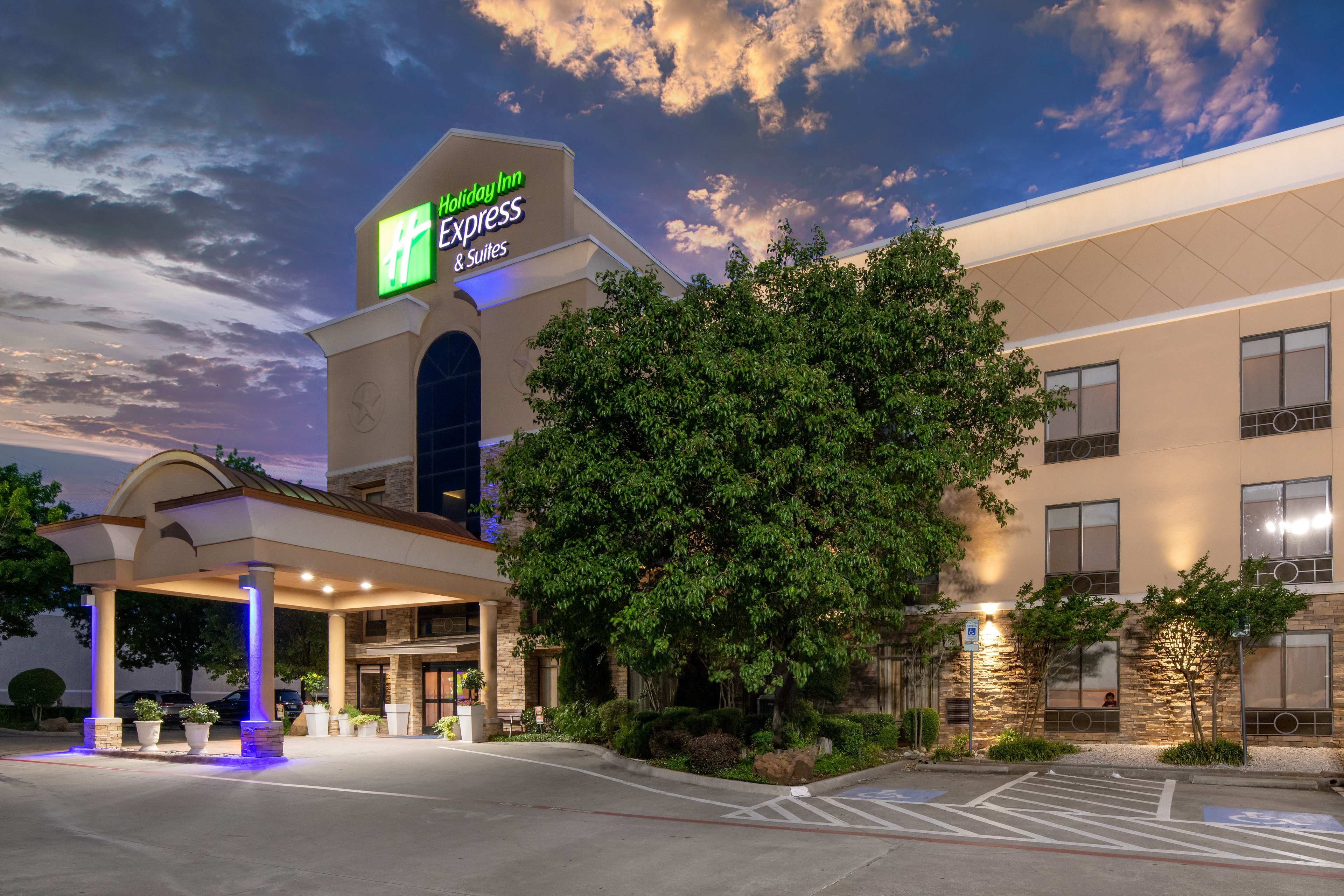 Holiday Inn Express Hotel And Suites Arlington I 20 Parks Mall 4/69