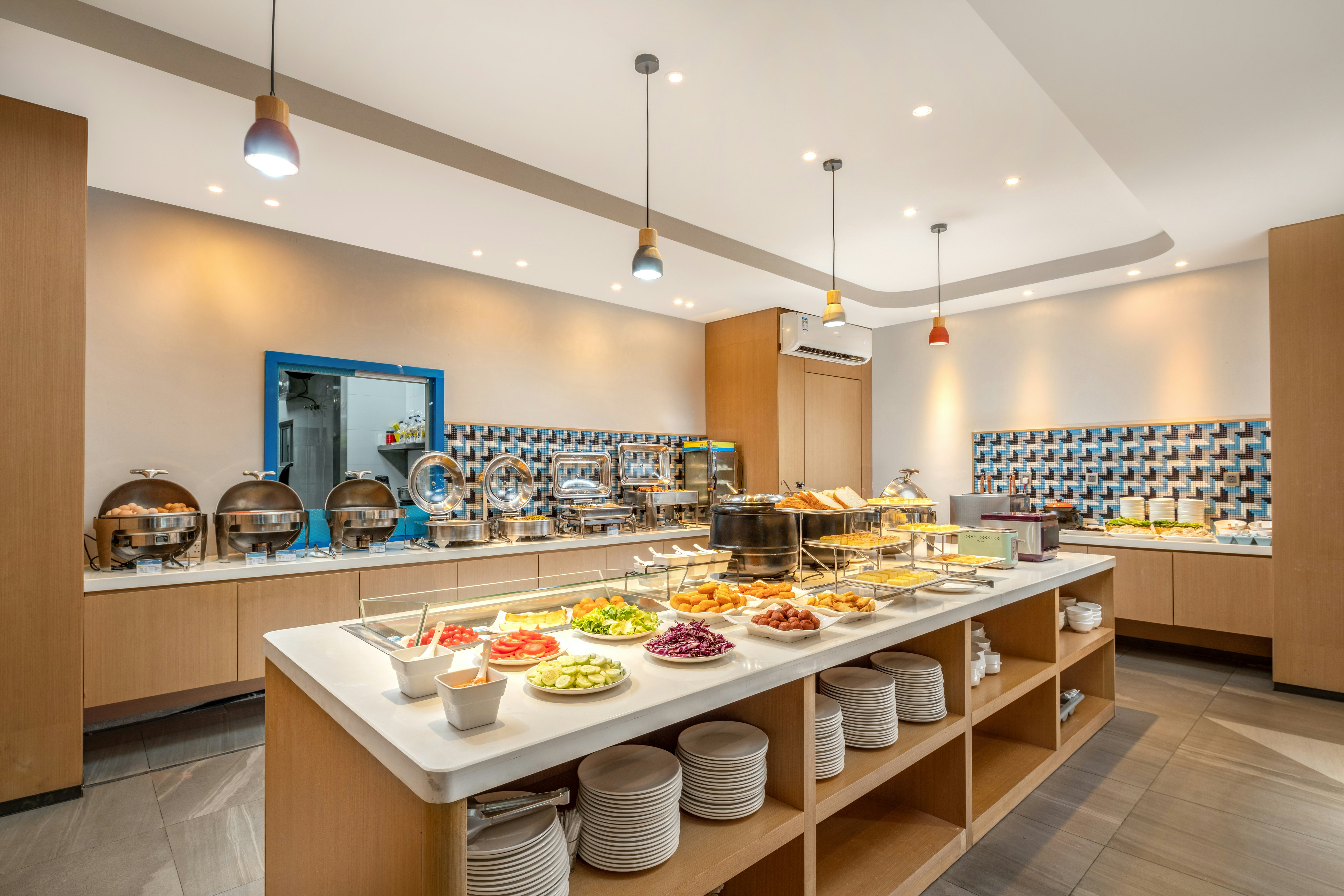 HOLIDAY INN EXPRESS SANYA BAY 35/50