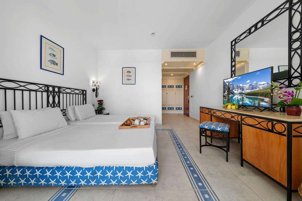 Aqua Marine, Queen Bed, Garden and Pool View
