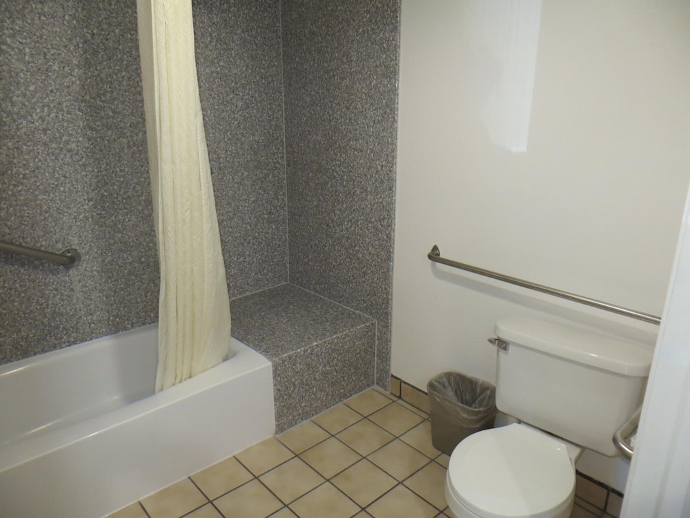 Riverside Inn & Suites 53/56