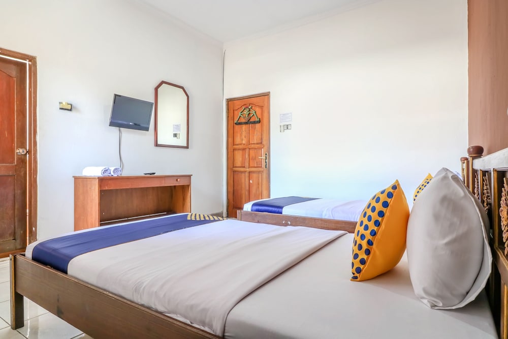 SPOT ON 1927 Hotel Candra Adigraha 10/20