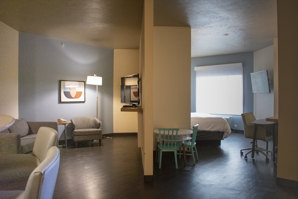 Holiday Inn Omaha Downtown-Airport 52/77