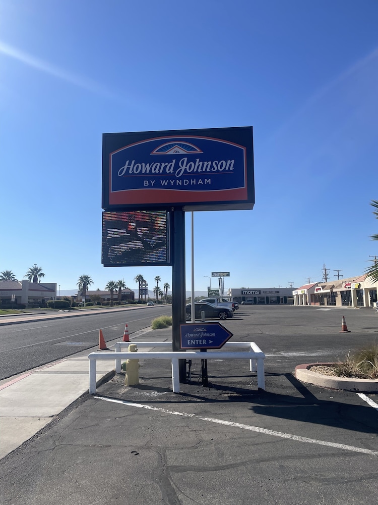 Howard Johnson by Wyndham Ridgecrest, CA 53/63