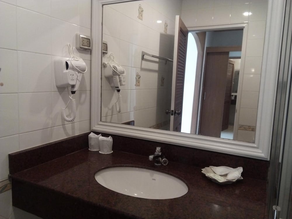 Seaview Hotel Sriracha 65/68