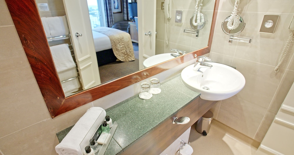 Harbour Heights Hotel 49/50