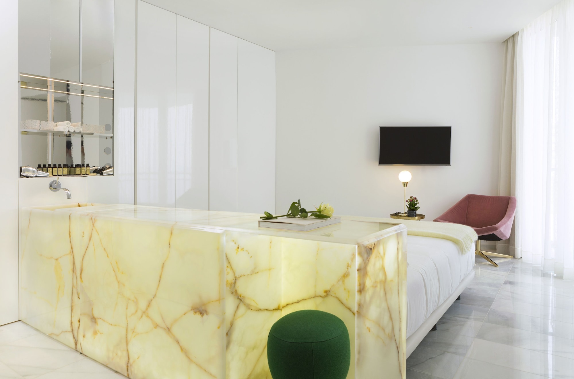Superior, Queen Bed, Side Sea View, Balcony, Ground Floor، Hotel Aromar 3/3