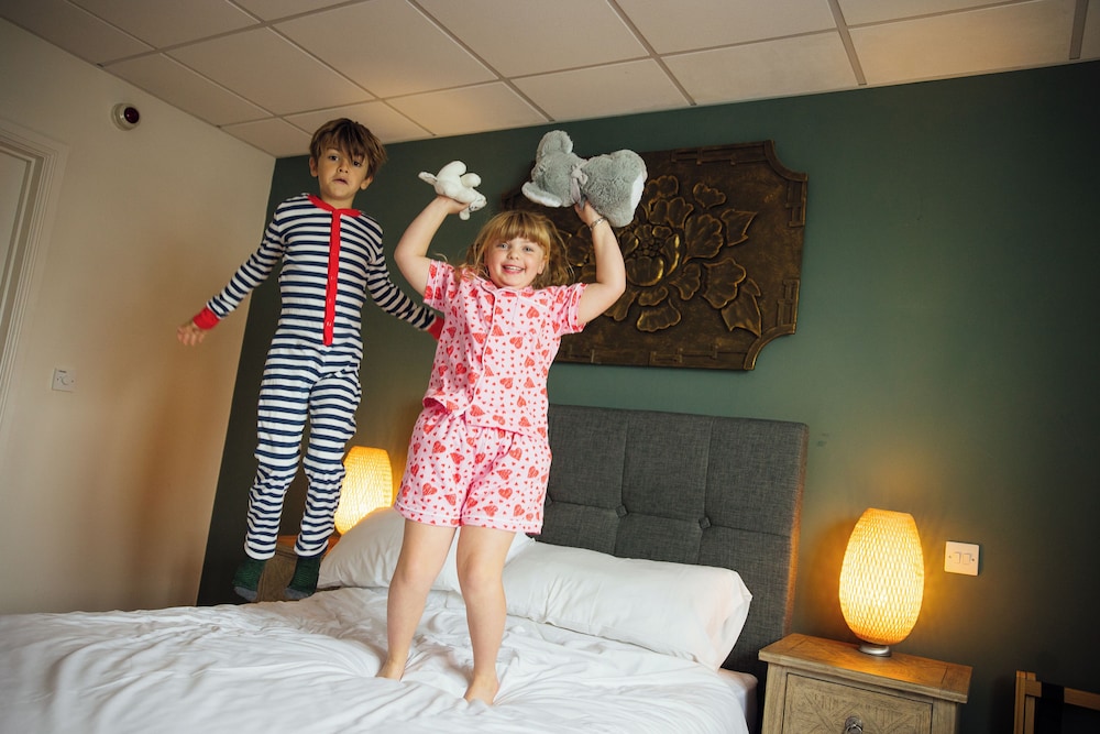 The Woodridge Inn Hotel 24/54