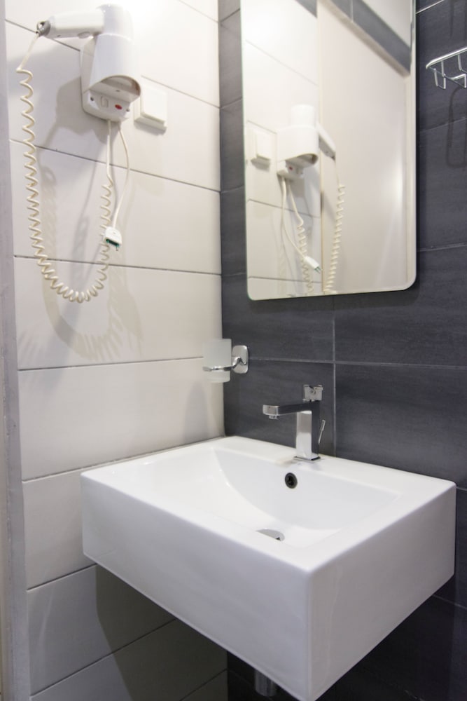 SAN NECTARIOS HOTEL 47/50
