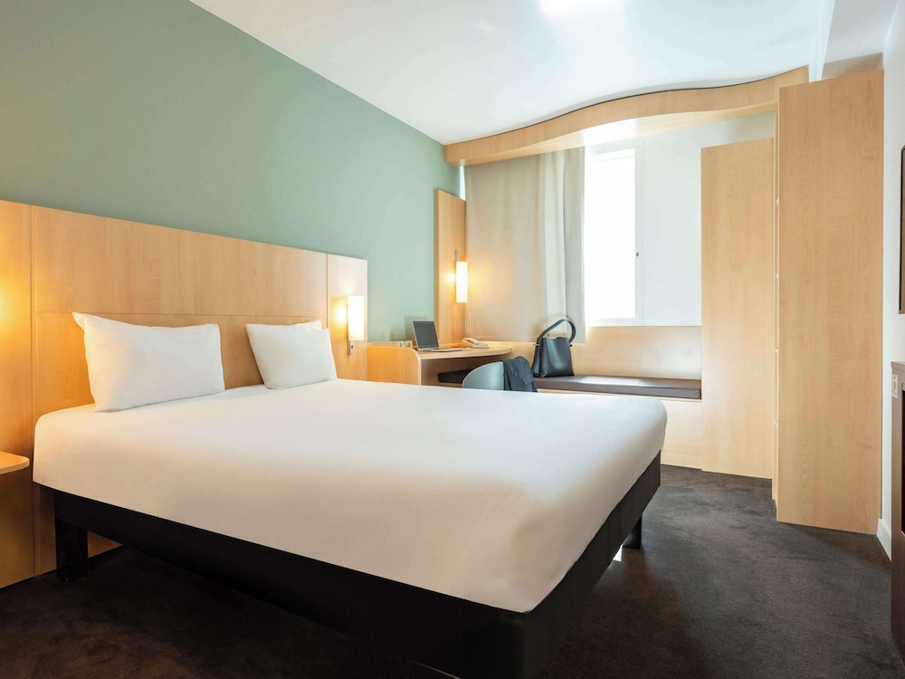 ROOM, DOUBLE BED