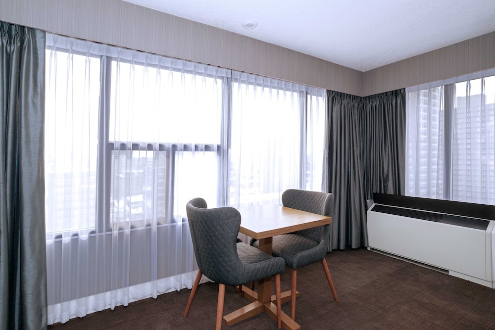 Sandman Signature Calgary Downtown Hotel 29/36
