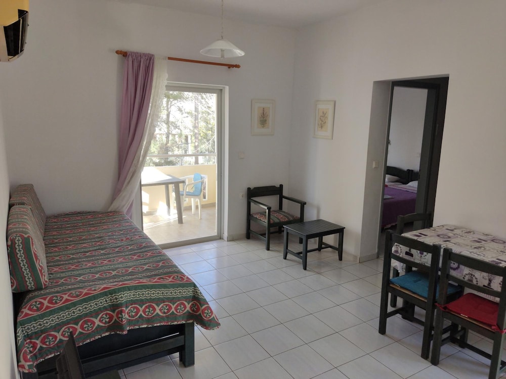 Zinovia Apartments 19/76