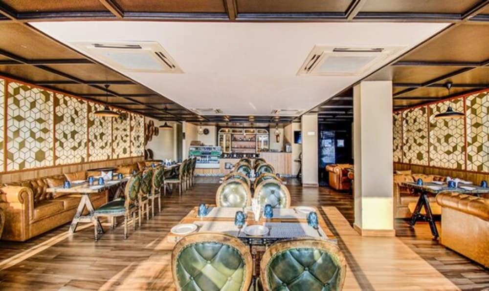 Fabhotel Hotel V Charbagh 25/26