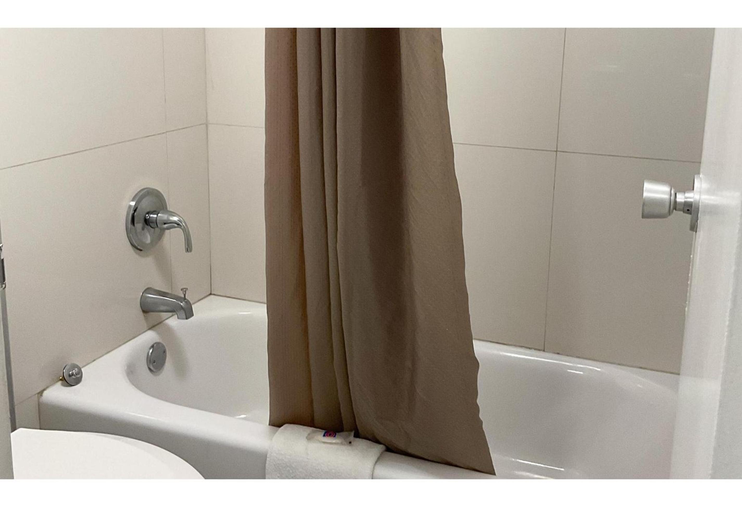 Studio 6 Extended Stay - Columbus, GA -Downtown 25/30