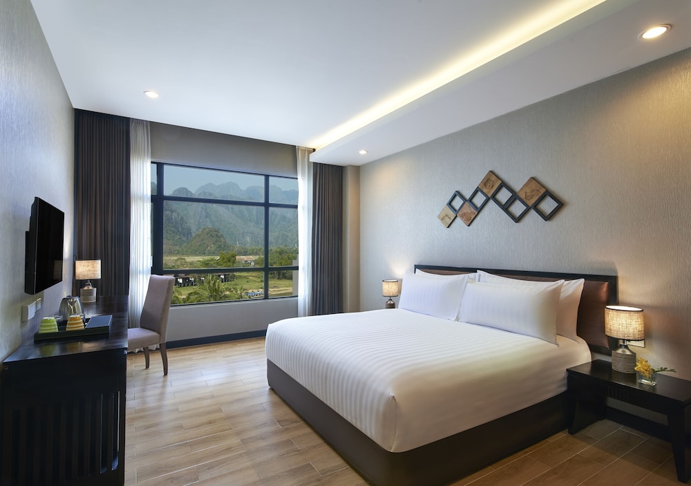 Amari Vang Vieng Laos 15/80