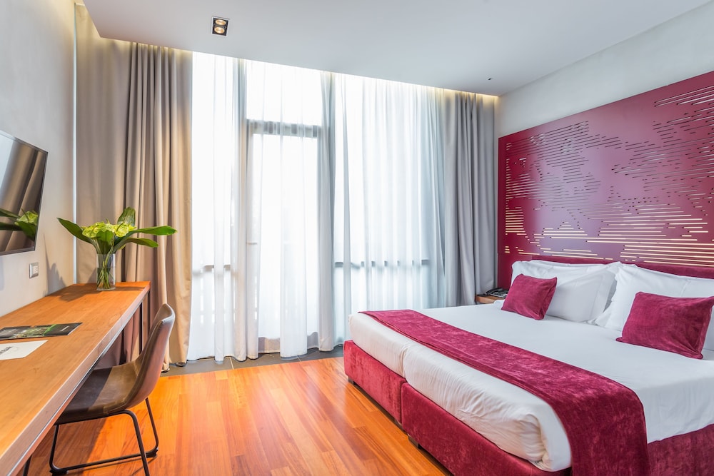 SUPERIOR, DOUBLE OR TWIN BED