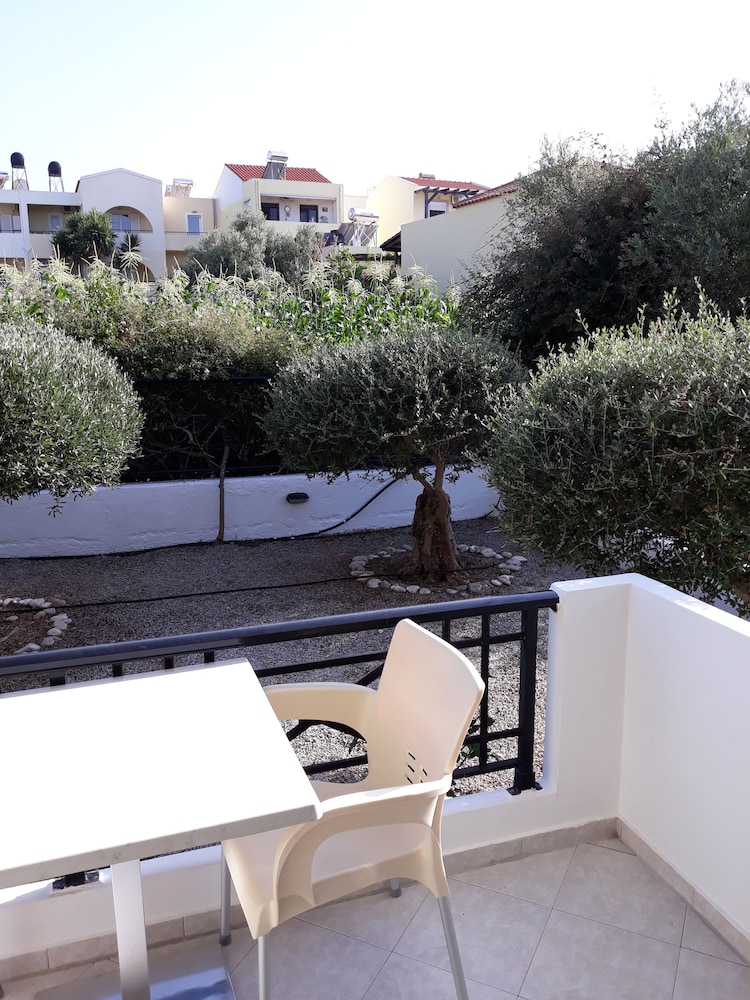 Niriides Hotel 37/47