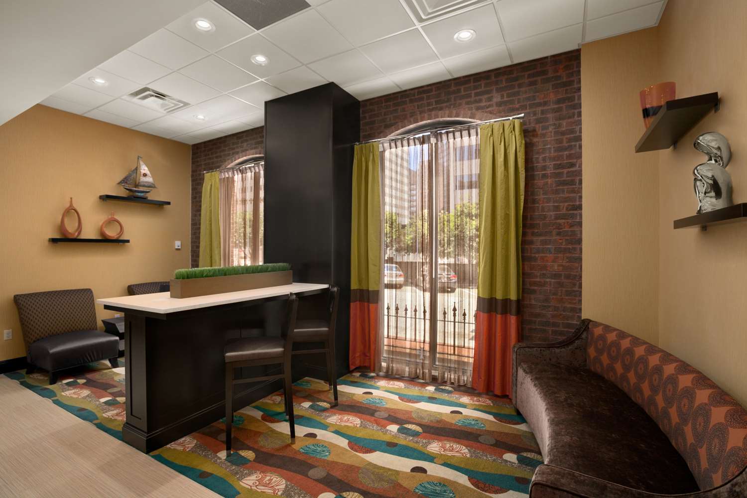 Days Inn By Wyndham Baltimore Inner Harbor 9/52