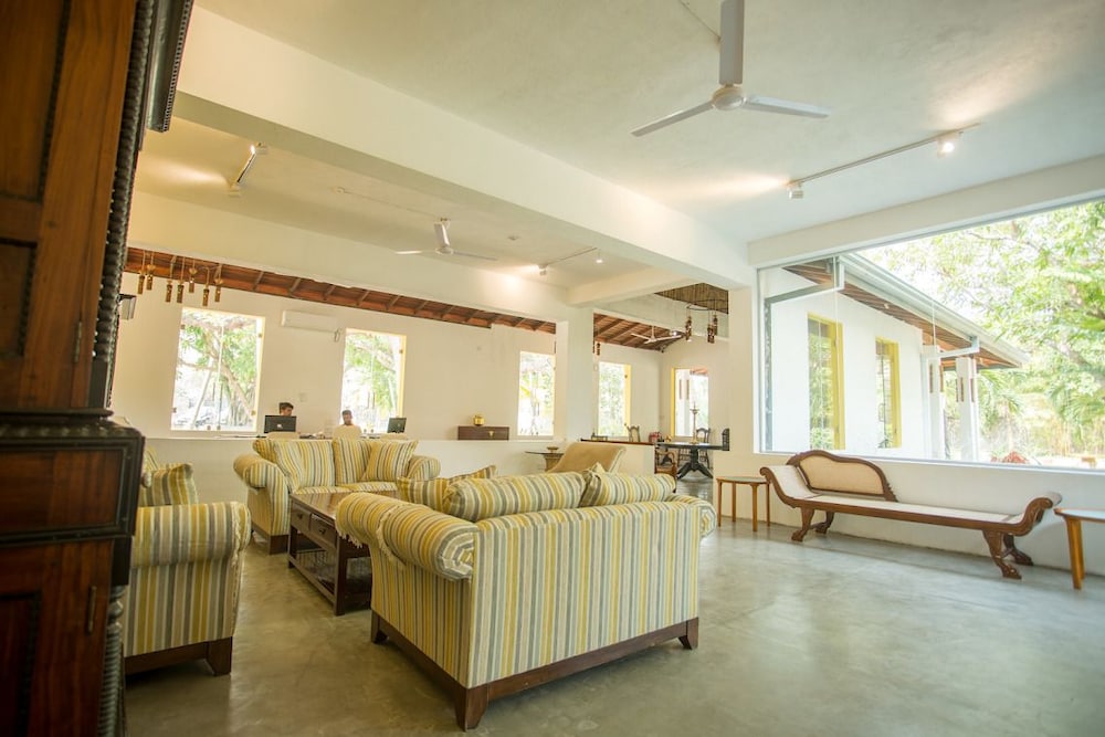 Amaluna Resorts 24/50