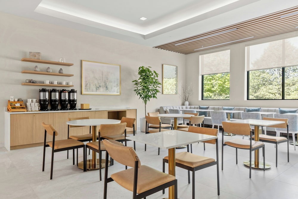Residence Inn by Marriott Melville 28/43