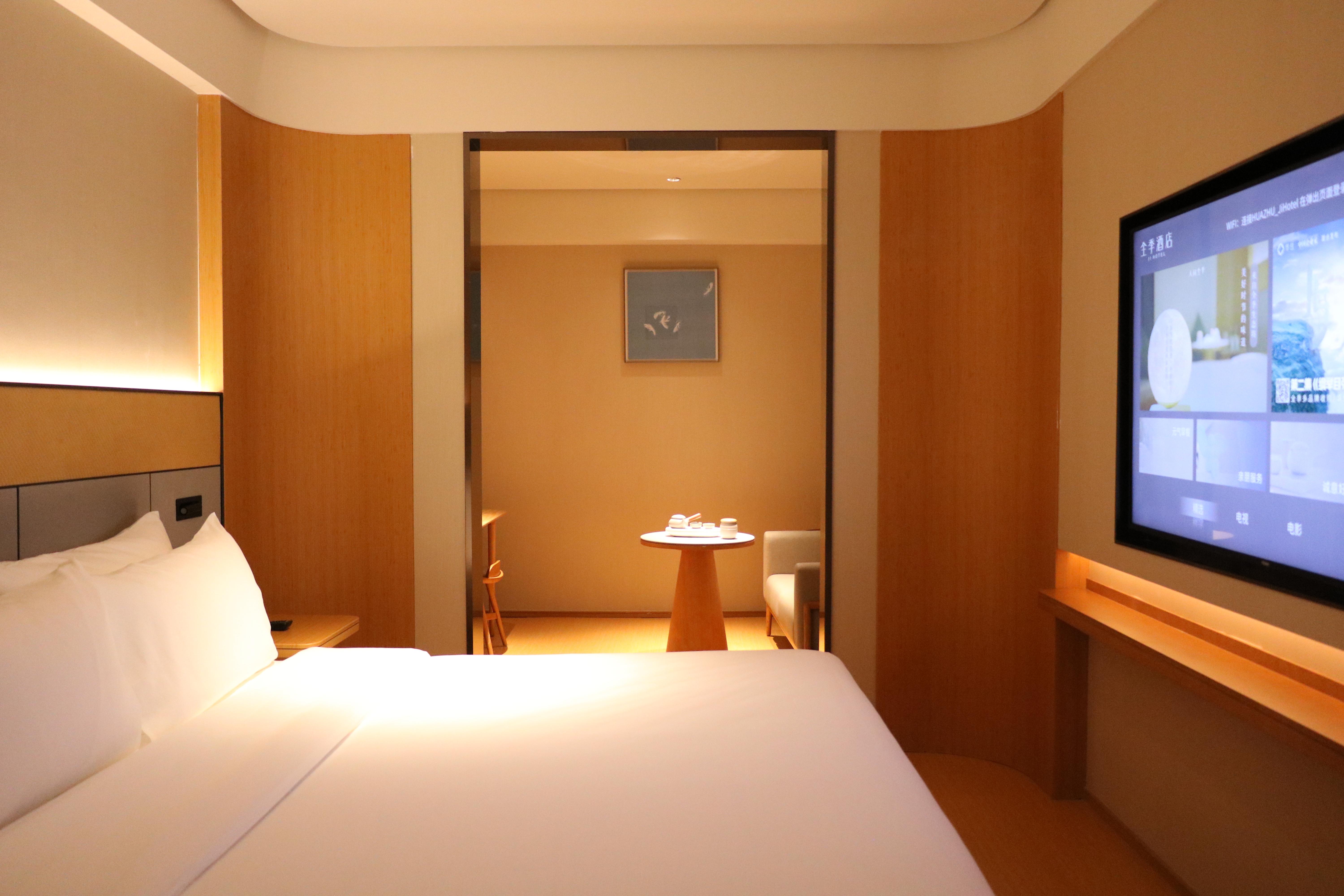 Suite, No Window