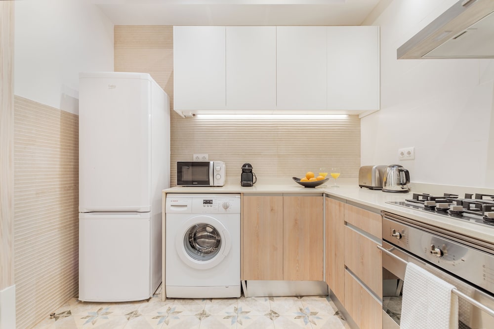 Fuster Apartments 46/50
