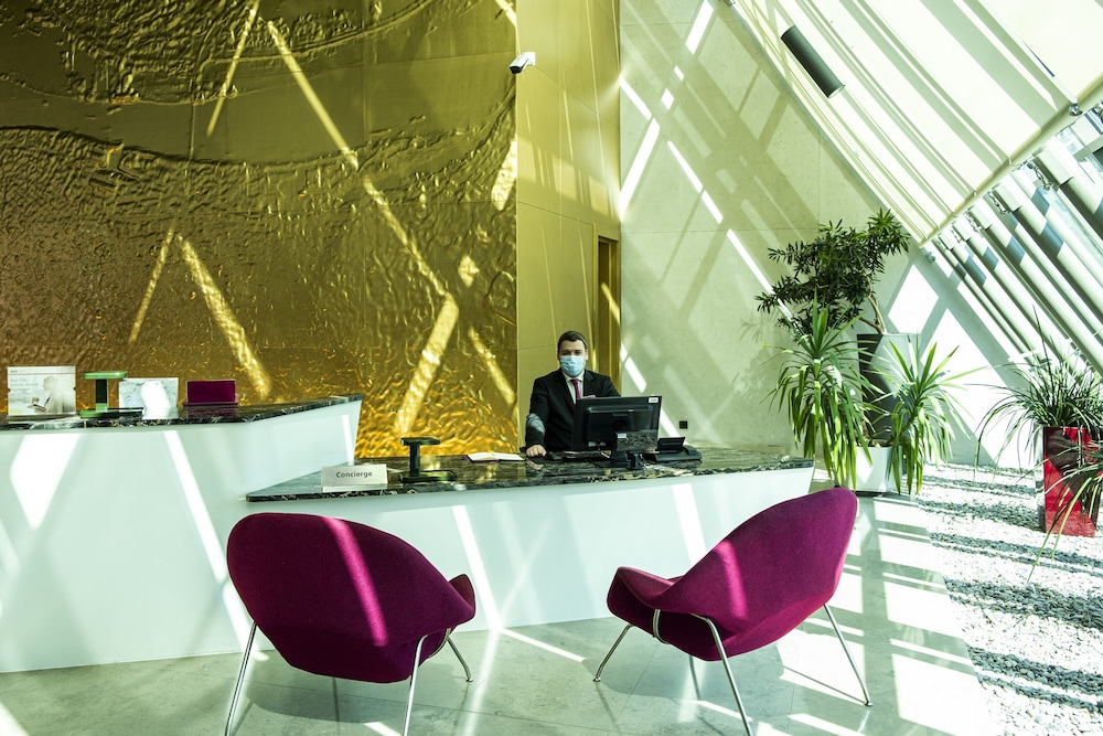 Crowne Plaza Belgrade 71/85