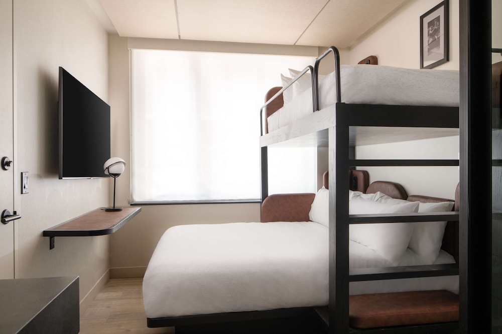 ROOM, BUNK BEDS, SINGLE BED, QUEEN BED