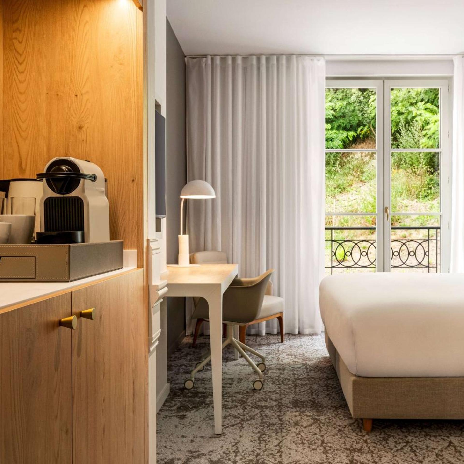 Spa, Classic, Queen Bed، Dolce by Wyndham Versailles - Domaine du Montcel 3/7