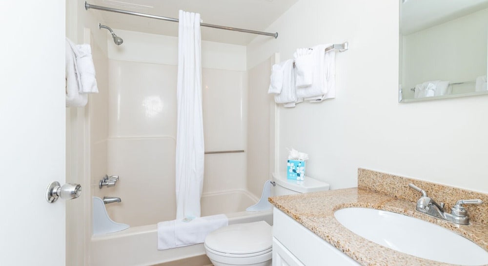 2 Bedrooms, Condo, Premium, 1 King and 1 Single Beds, Bay View, Sofa, Balcony، Bay Club Resort 5/6