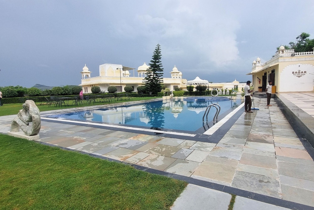 HOTEL LABH GARH PALACE 41/55