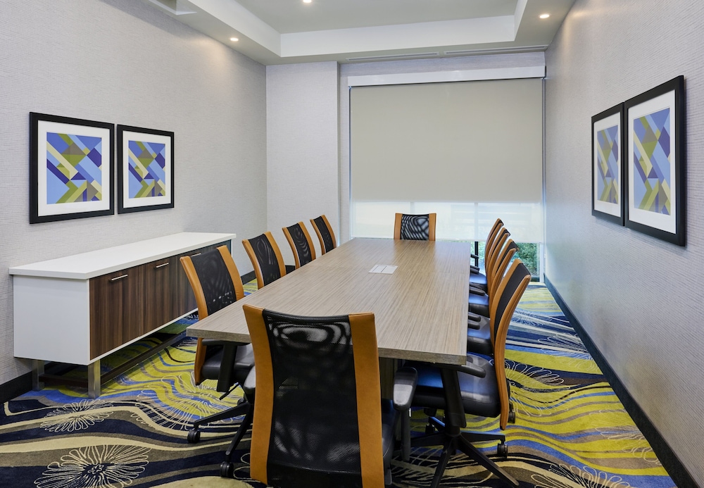 Holiday Inn Express And Suites Brantford 54/66