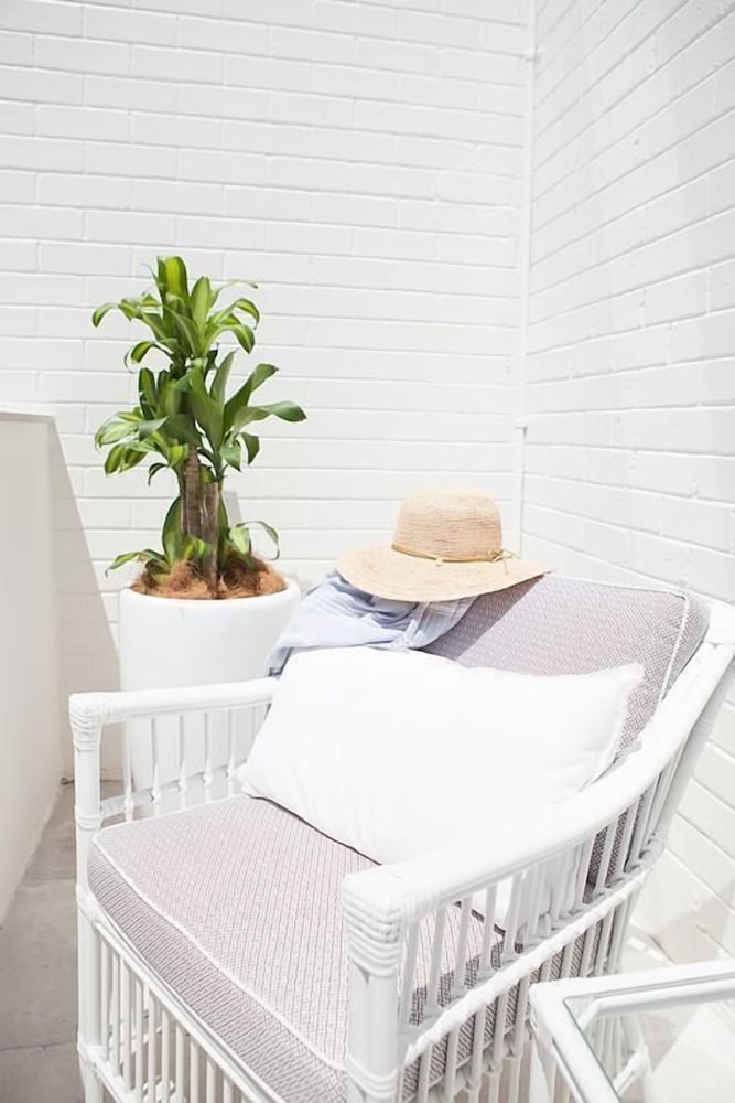 Bannisters Port Stephens 8/72