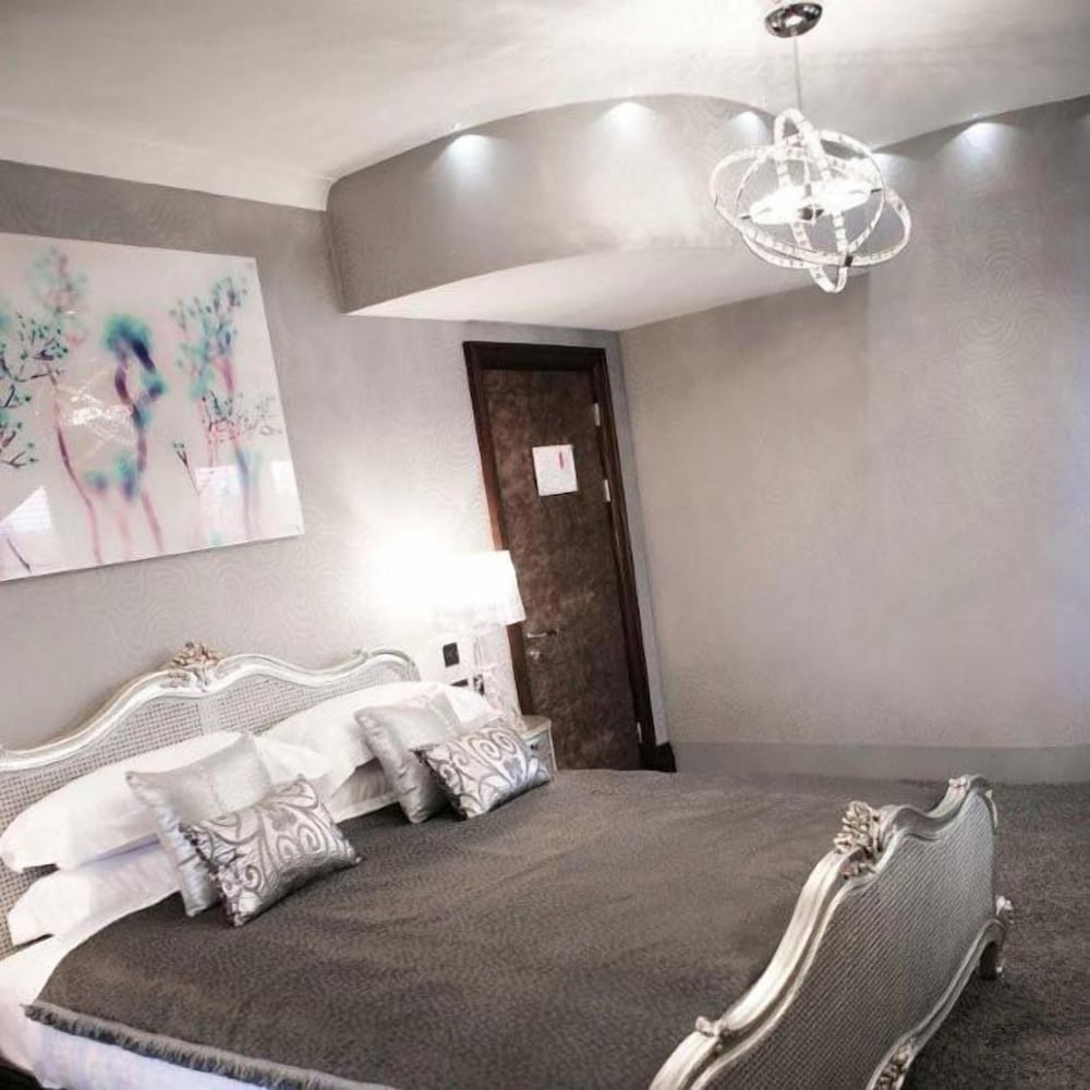 Windermere Suites 39/39