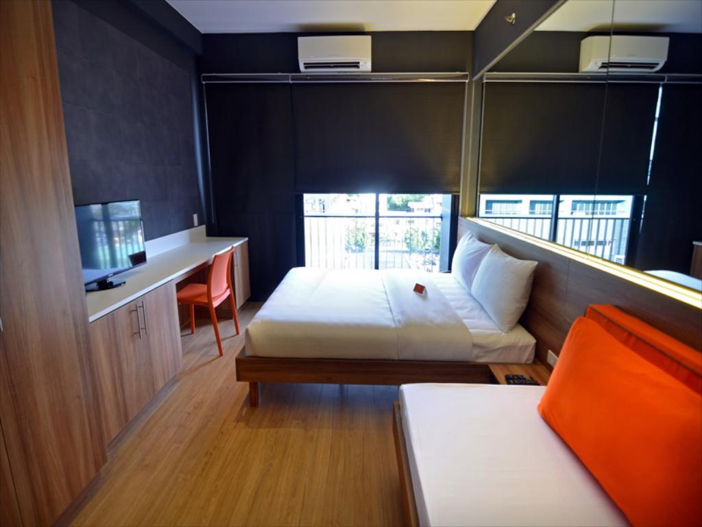 QUEEN ROOM