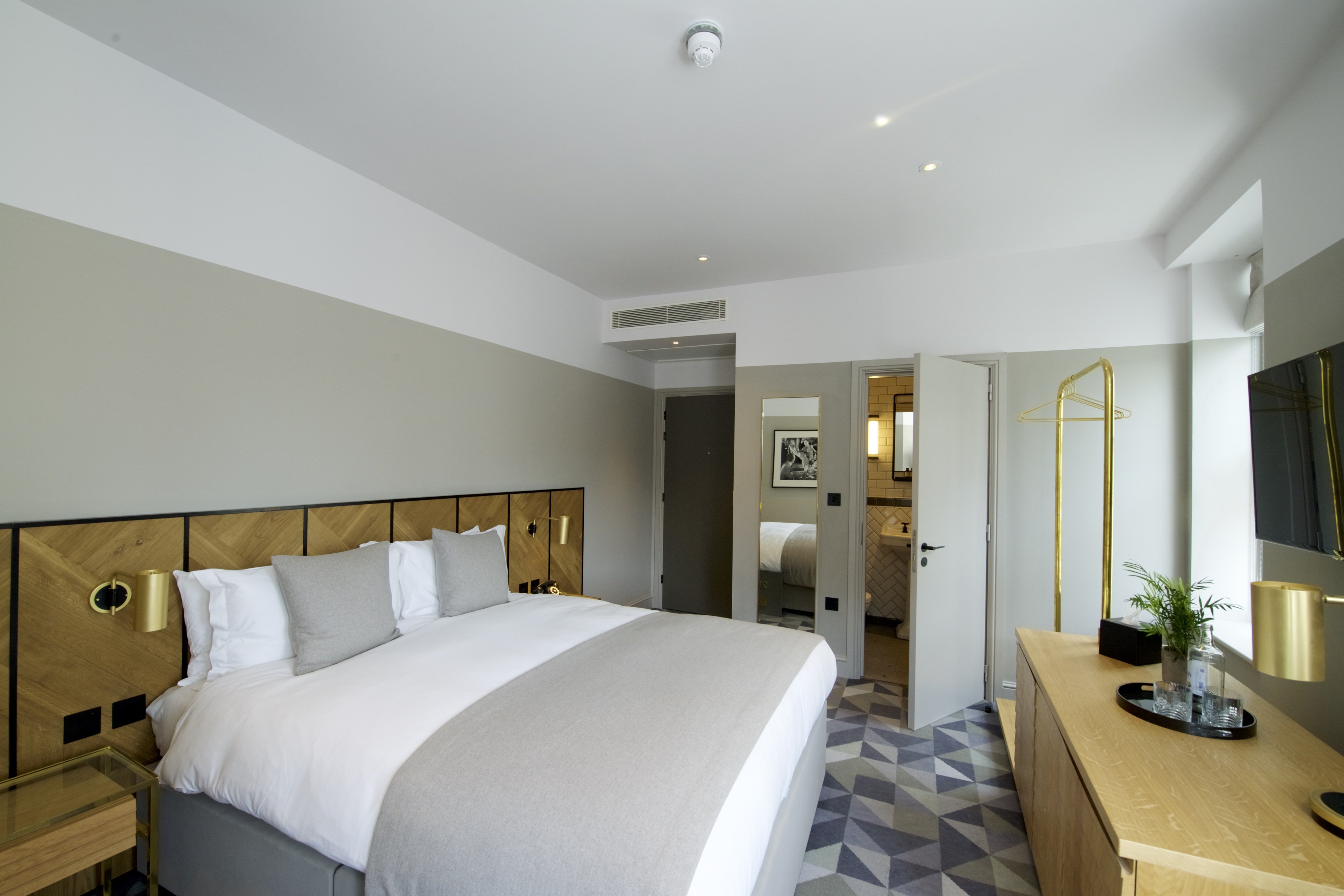 DELUXE, DOUBLE BED